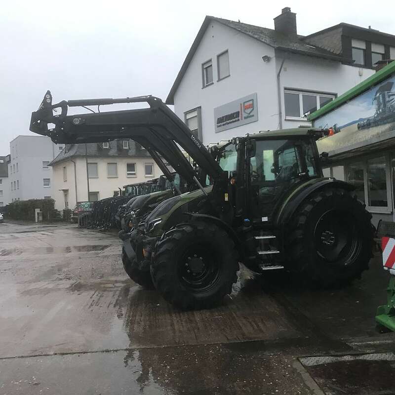 Verkaufe Valtra Traktor  - Bild 1