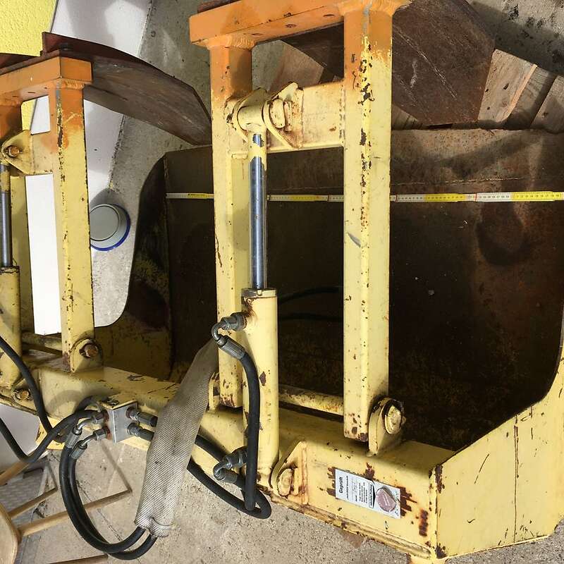 hydraulische Frontladerschaufel mit massiven Auslegern/Greifer - Bild 1